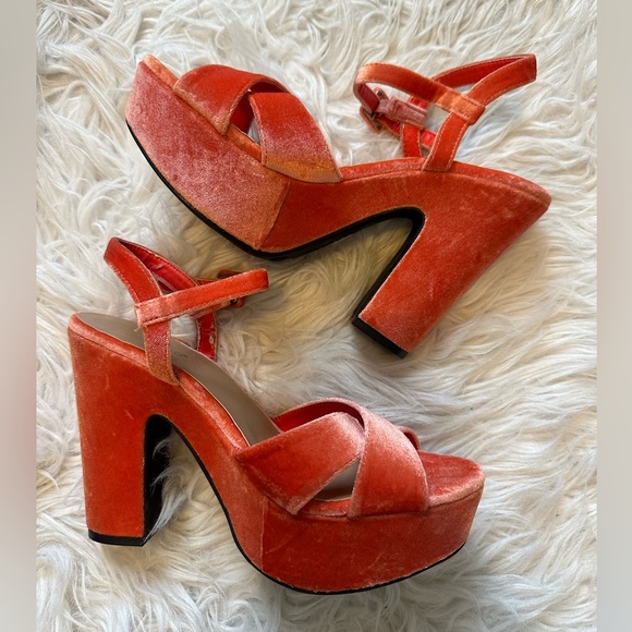 BAMBOO Shoes - Platform Velvet Sandals in Sandbar Orange size 8